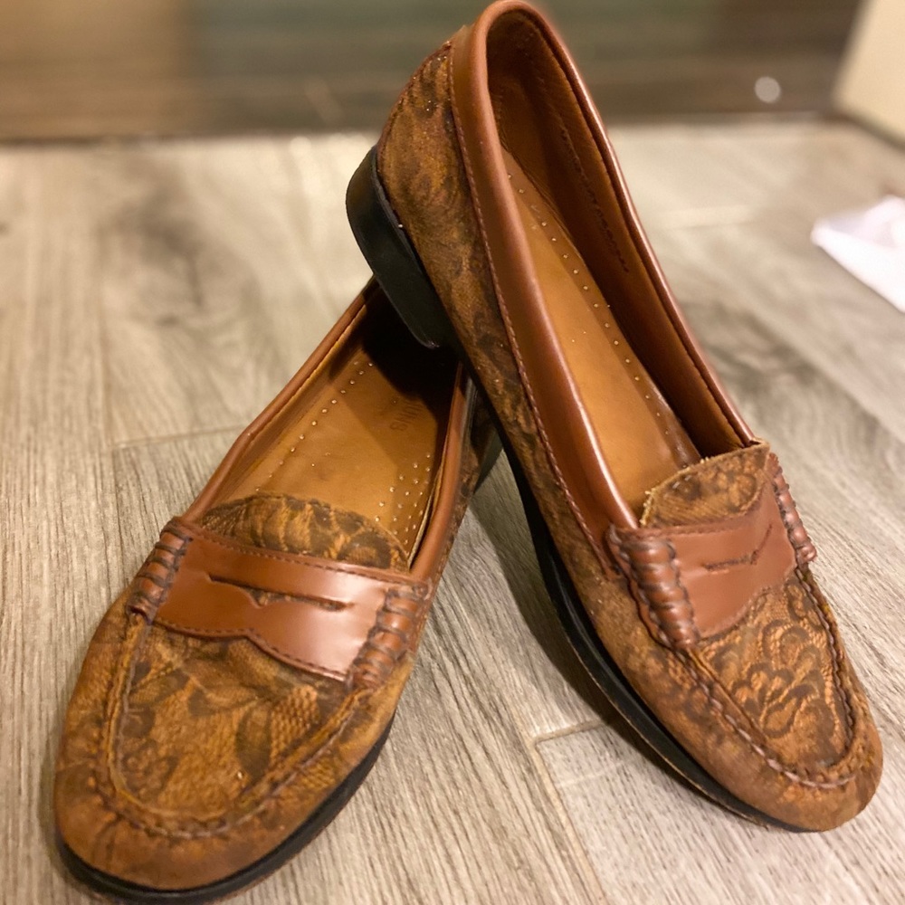 Weejuns suede with lace print loafer